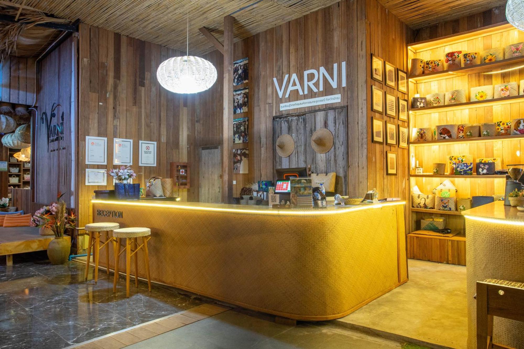 Varni Homestay Phatthalung Esterno foto